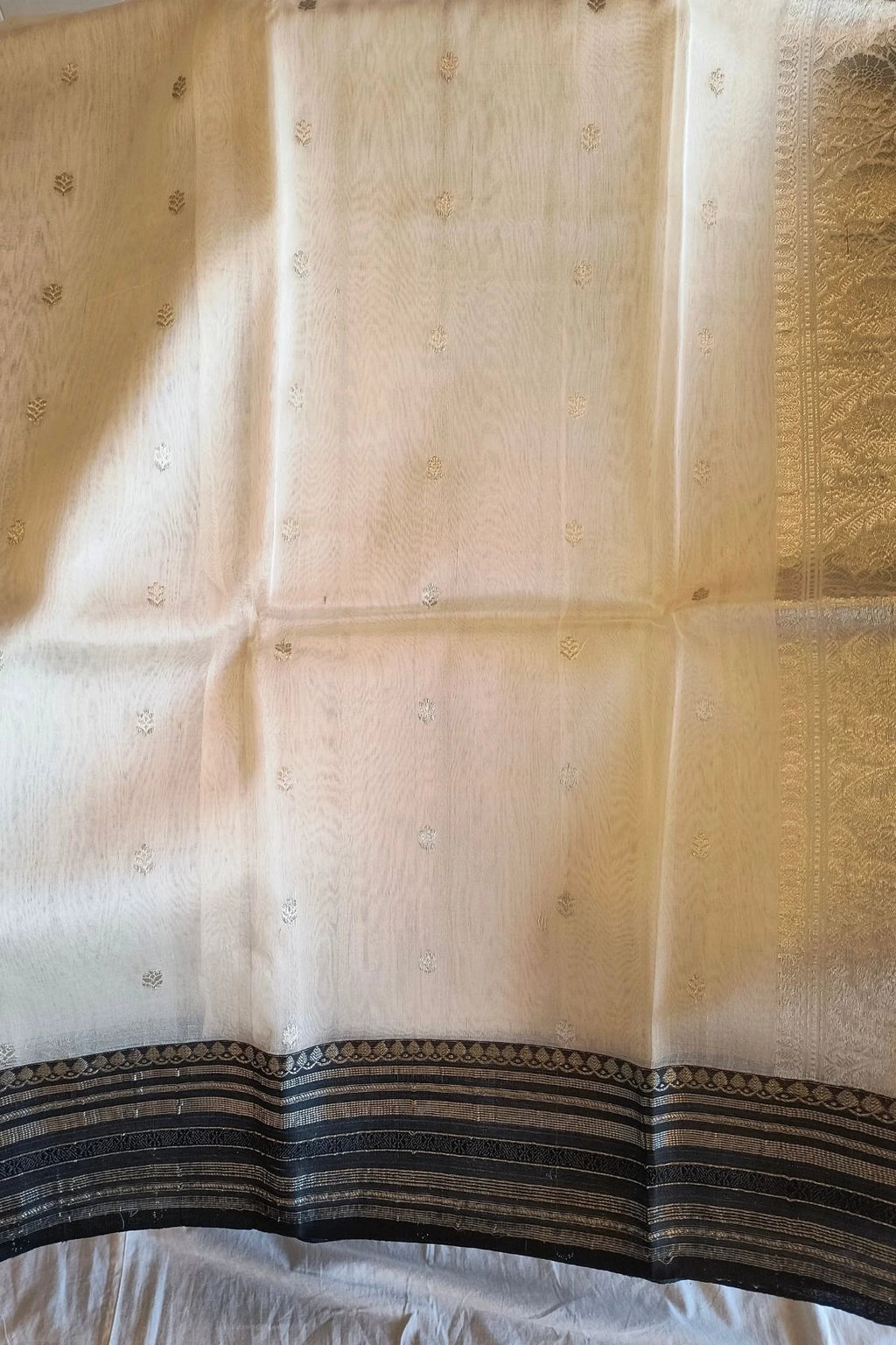 Ivory Kora Silk Handwoven Saree