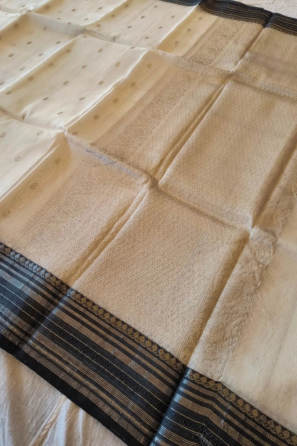 Ivory Kora Silk Handwoven Saree